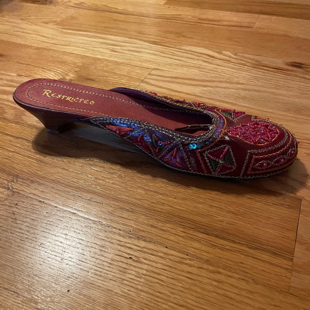 Vintage Restricted Flats/pumps.